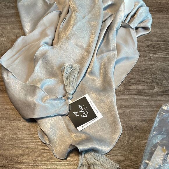 Echo Design Stole with Curly Edge Wrap (Echo Silver) - Picture 4 of 4